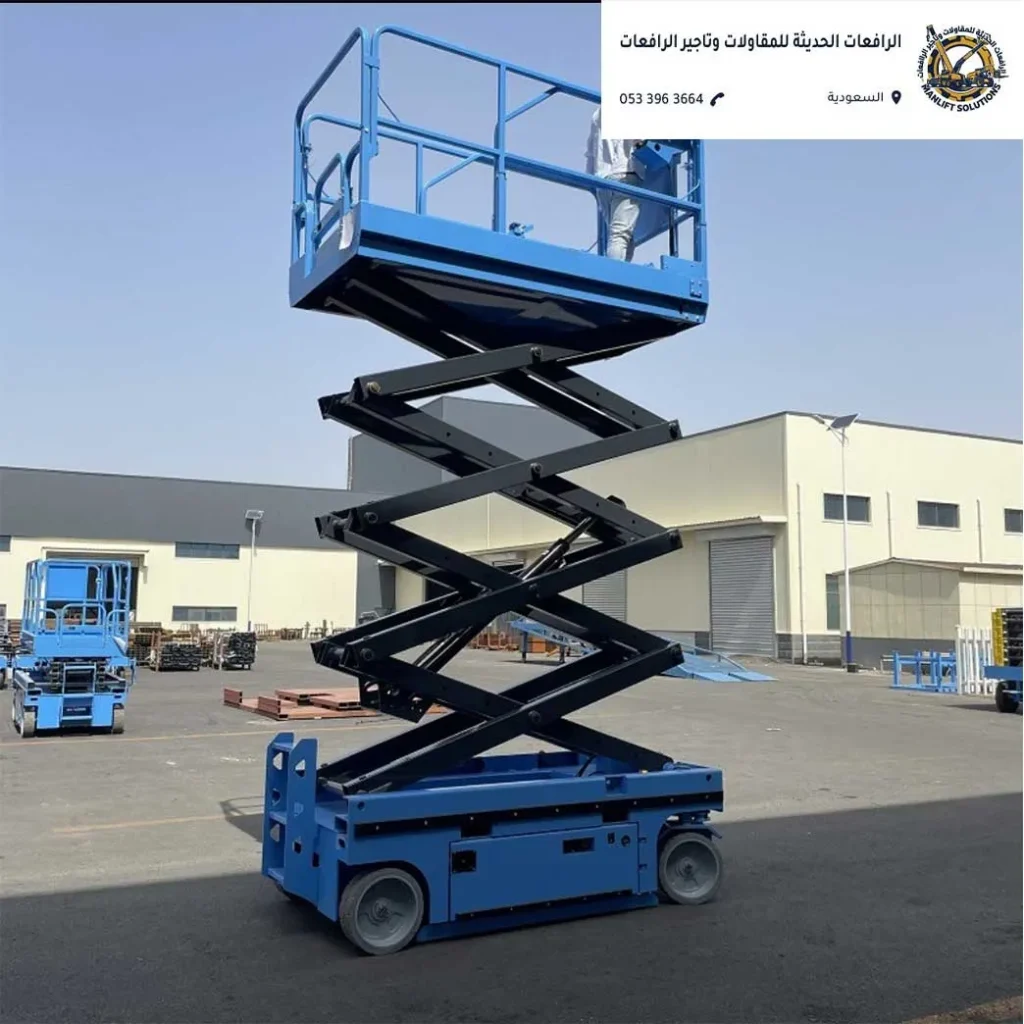 سيزرلفت أزرق ضمن معدات تأجير سيزرلفت الرياض للمستودعات